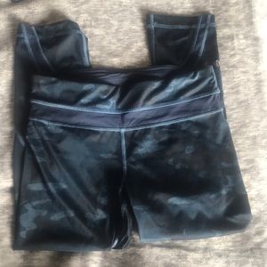 Lululemon Run: inspire crop II